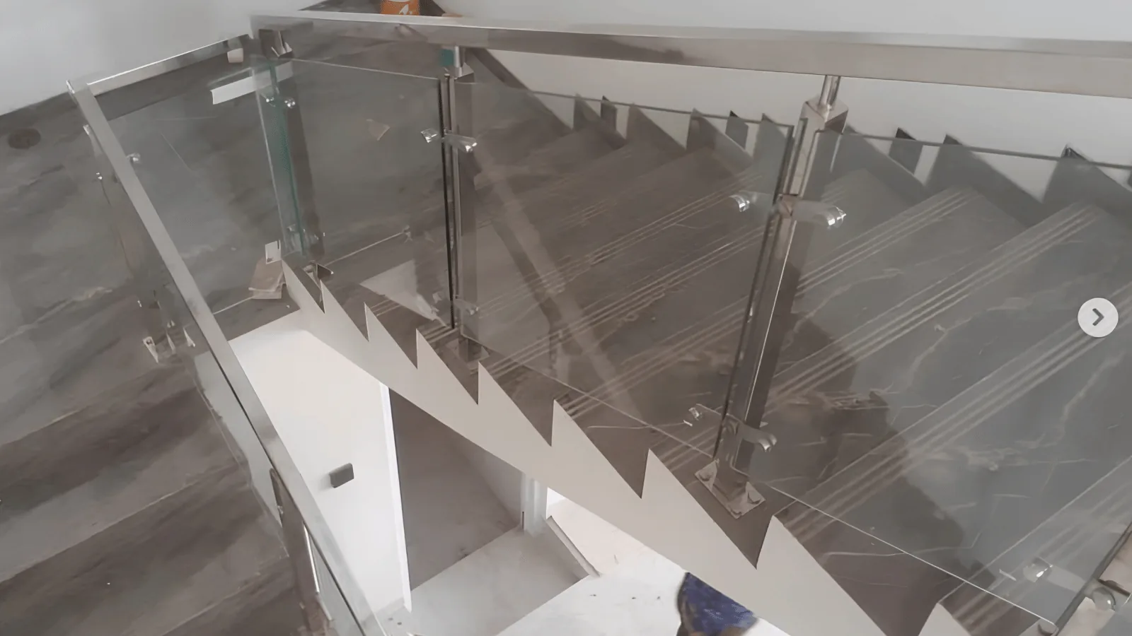 Instalasi Railing Kaca Tempered